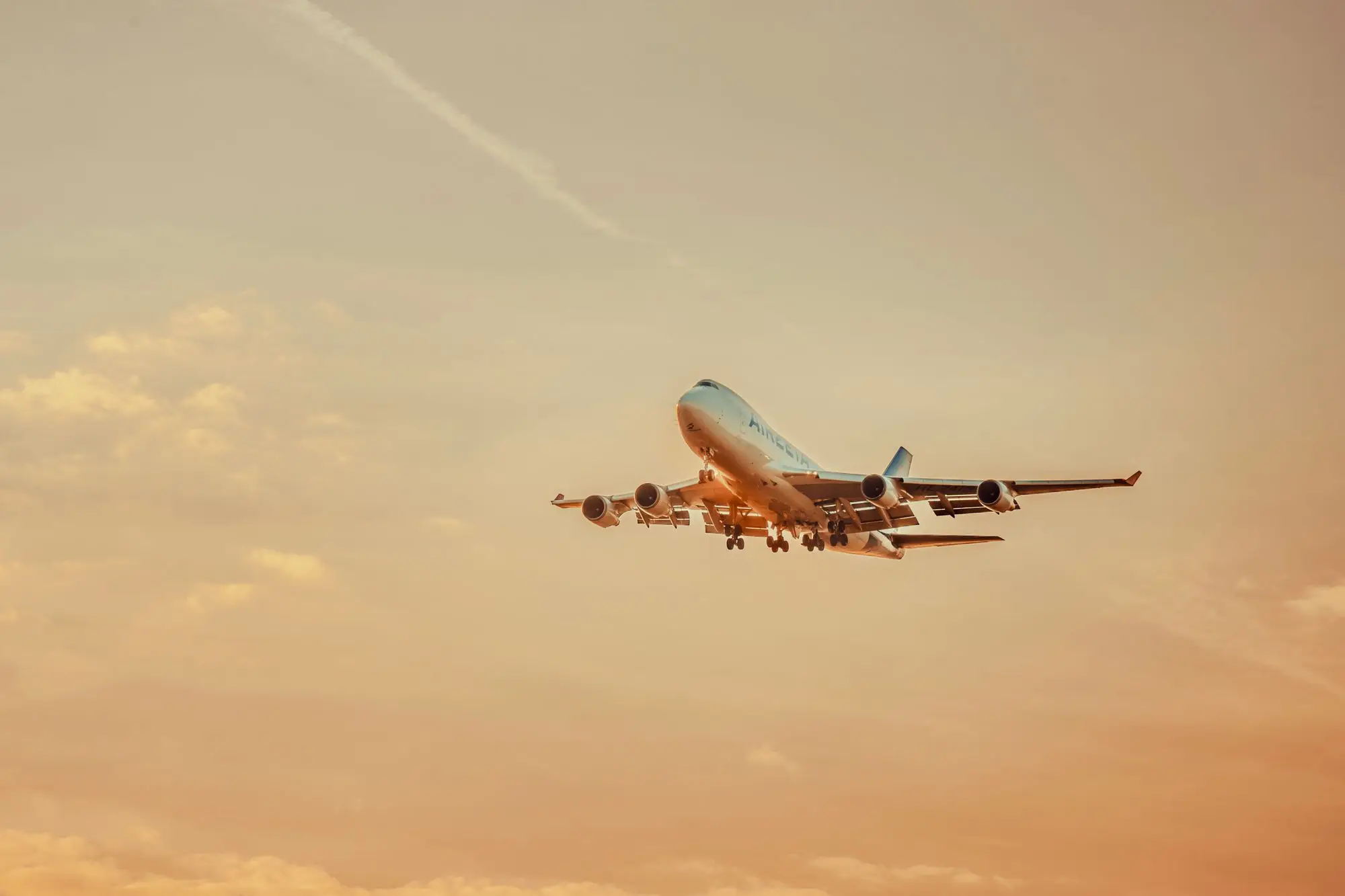Luxus Flugzeug im Sonnenuntergang
